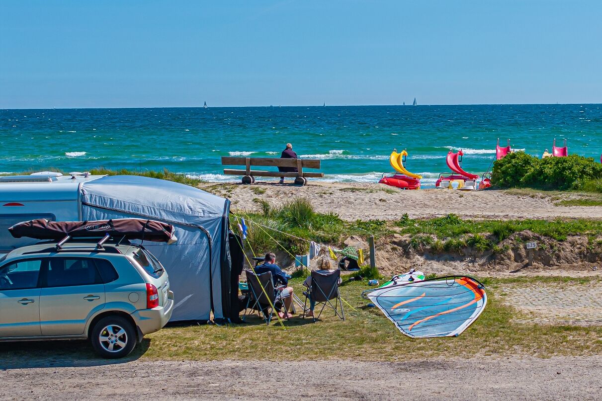 Stellplatz 1. Reihe Strand